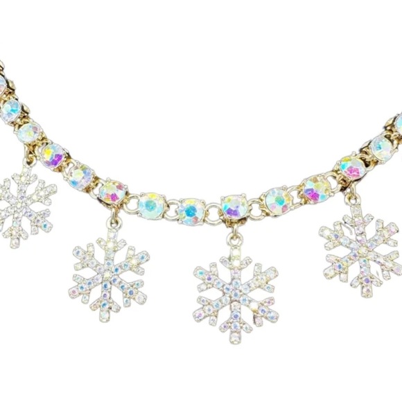 Betsy Johnson snowflake necklace**SOLD** - Picture 2 of 5